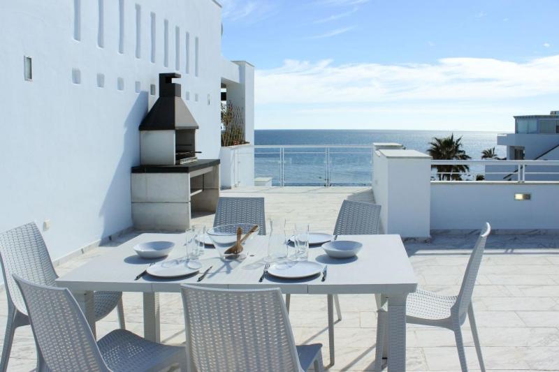Casares Del Mar Luxury Apartments Penthouse With Beach Access Buitenkant foto